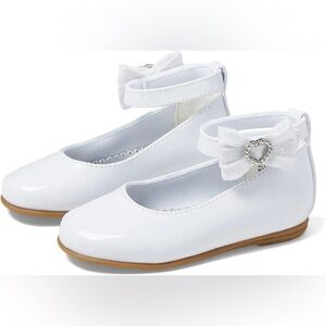 Let your little one  step in style wearing Rachel Shoes® EUC SZ 10